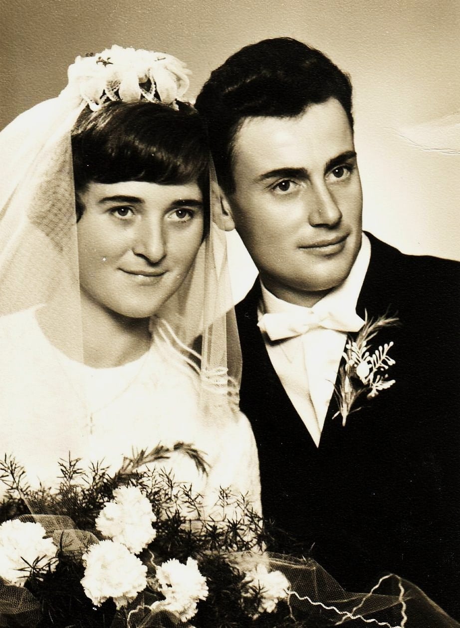 Fotorestauration Fotorestauration, Restauration alter Bilder, Bilder aufarbeiten, Antike Bilder, Bild restaurieren, Restaurierung Bilder, Reparatur und Vergrößerung von alten, antiken Fotos, Antike Fotos nachbearbeiten, Aufbereiten von Fotos, Bildberarbeitung, Fotorestaurierung und Fotoreparatur für Fotos, Dias, Negative. Fotoretusche, Bildkorrektur, Bildrekonstruktion.