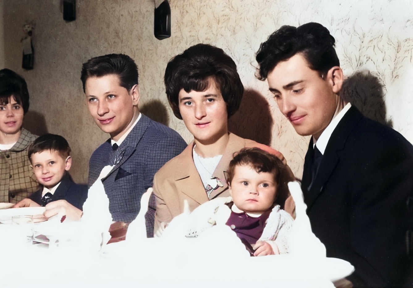 Fotorestauration Fotorestauration, Restauration alter Bilder, Bilder aufarbeiten, Antike Bilder, Bild restaurieren, Restaurierung Bilder, Reparatur und Vergrößerung von alten, antiken Fotos, Antike Fotos nachbearbeiten, Aufbereiten von Fotos, Bildberarbeitung, Fotorestaurierung und Fotoreparatur für Fotos, Dias, Negative. Fotoretusche, Bildkorrektur, Bildrekonstruktion.